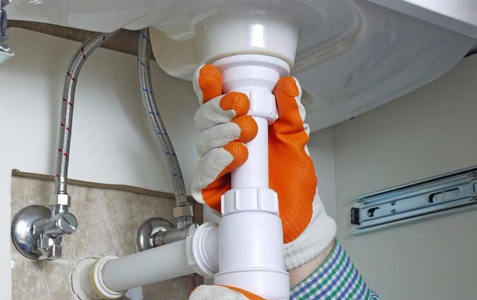 Fitting a sink drain pipe